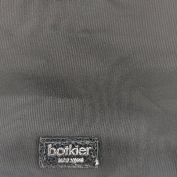 Botkier black nylon shoulderbag with logo straps and a leather flap - Picture 13 of 14